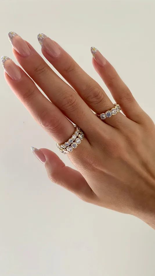 Lisa Gozlan Rings THE SCALLOPED ETERNITY RING