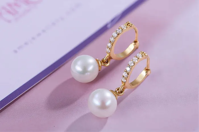 AME Jewellery Earrings 8mm White Freshwater Pearl Hinged Hoop Earrings in 14K Yellow Gold