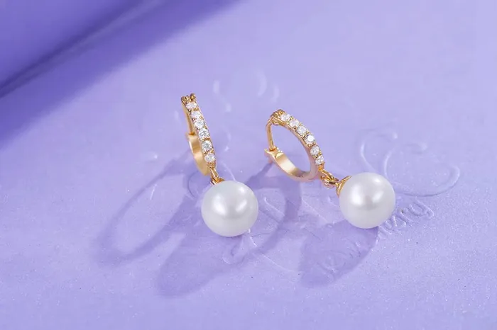 AME Jewellery Earrings 8mm White Freshwater Pearl Hinged Hoop Earrings in 14K Yellow Gold