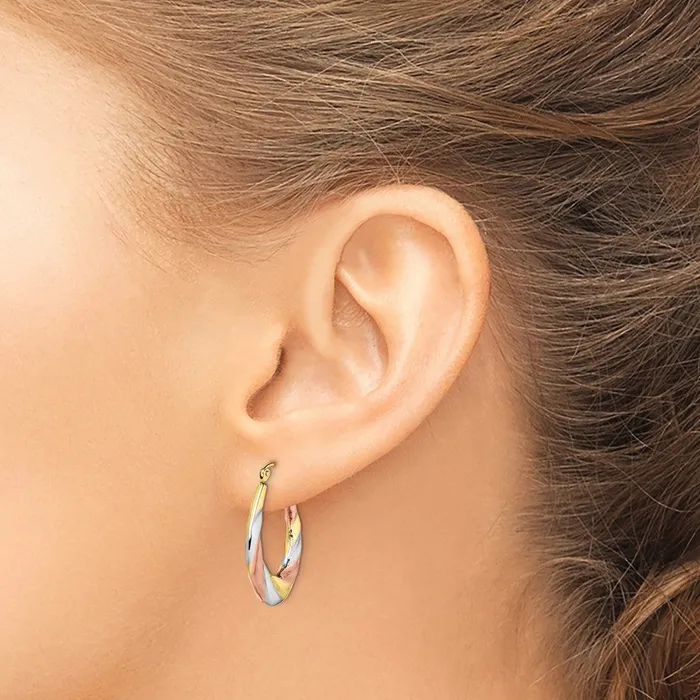 Earrings 10k Yellow wRhodium 20 mm Oval Scalloped Hollow Hoop Earrings 111 grams Qgold Earrings 10k Yellow wRhodium 20 mm Oval Scalloped Hollow Hoop Earrings 111 grams Qgold