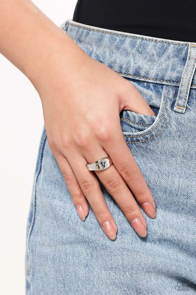 Monogram Memento Silver V Initial Letter Alphabet Ring Paparazzi Paparazzi Accessories Rings