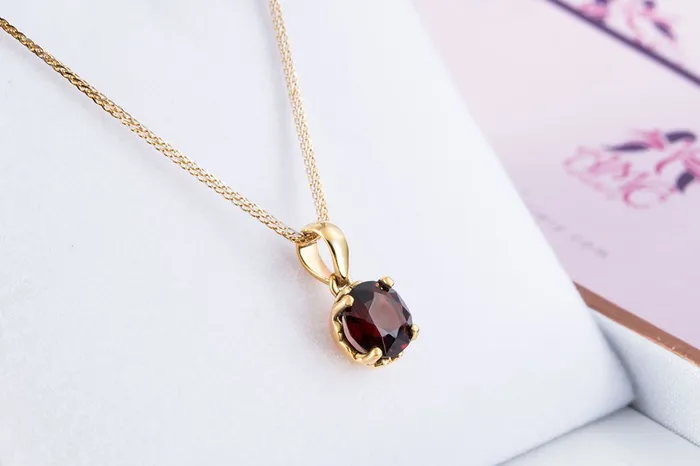 Natural Garnet 4prong Pendant Necklace in 14karat Yellow Gold AME Jewellery Necklaces