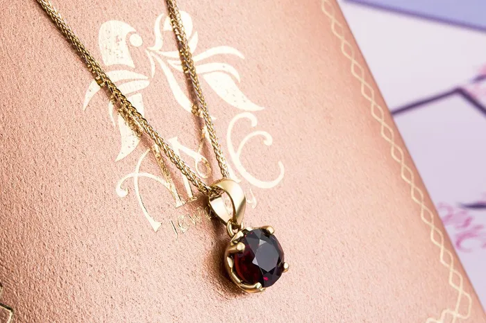 Natural Garnet 4prong Pendant Necklace in 14karat Yellow Gold AME Jewellery Necklaces