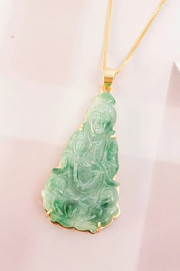 Necklaces AME Jewellery 43mm Burmese Jadeite Jade Guanyin Buddha Pendant Necklace in 14K Gold