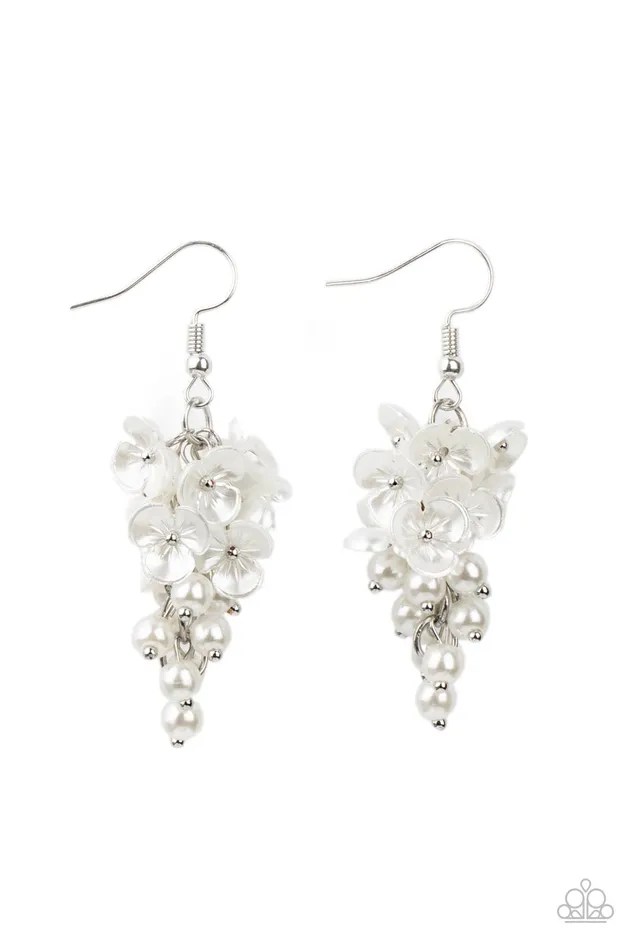 Paparazzi Accessories Earrings Bountiful Bouquets White Pearl Silver Floral Earrings Paparazzi Paparazzi Accessories Earrings Bountiful Bouquets White Pearl Silver Floral Earrings Paparazzi