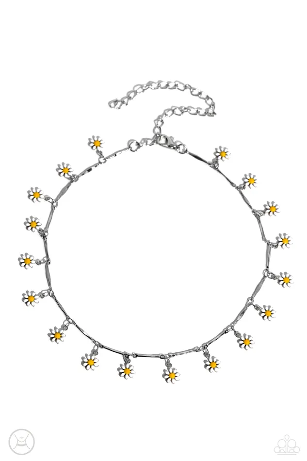 Paparazzi Accessories Necklaces Delicate Display White and Yellow Flower Silver Choker Necklace Paparazzi Paparazzi Accessories Necklaces Delicate Display White and Yellow Flower Silver Choker Necklace Paparazzi