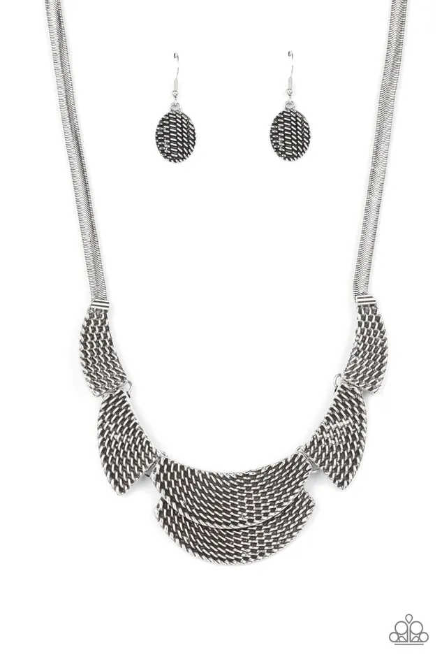 Paparazzi Accessories Necklaces Empress Empire Silver Textured Plate Necklace Paparazzi Paparazzi Accessories Necklaces Empress Empire Silver Textured Plate Necklace Paparazzi