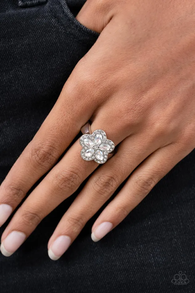 Rings Efflorescent Envy White Floral Rhinestone Silver Ring Paparazzi Paparazzi Accessories