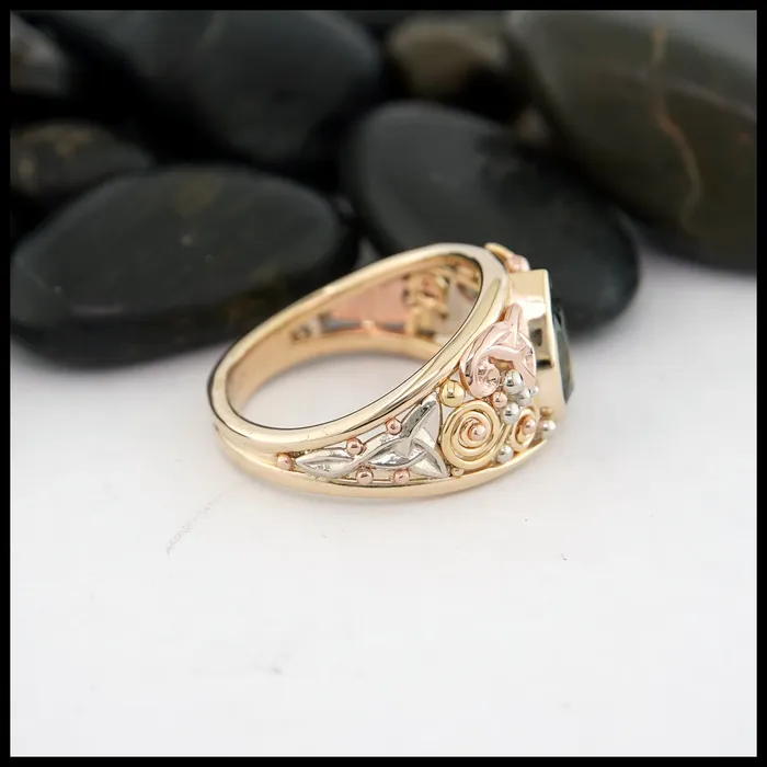 Walker Metalsmiths Rings Green Sapphire Custom Frame Ring